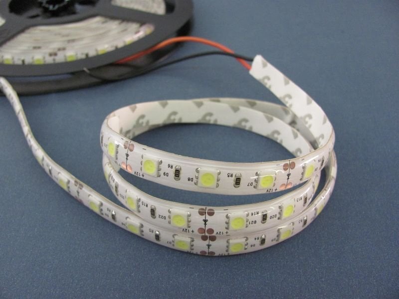 12 VOLT 3 ÇİPLİ DIŞ MEKAN GÜNIŞIĞI ŞERİT LED