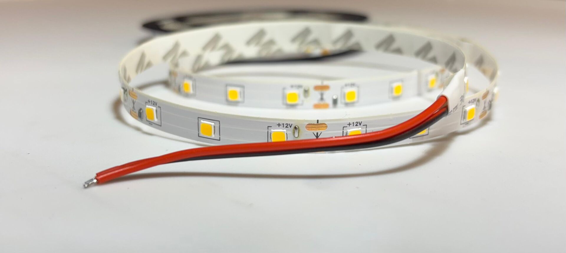 12 VOLT ŞERİT LED İÇ MEKAN GÜNIŞIĞI METREDE 60 LEDLİ
