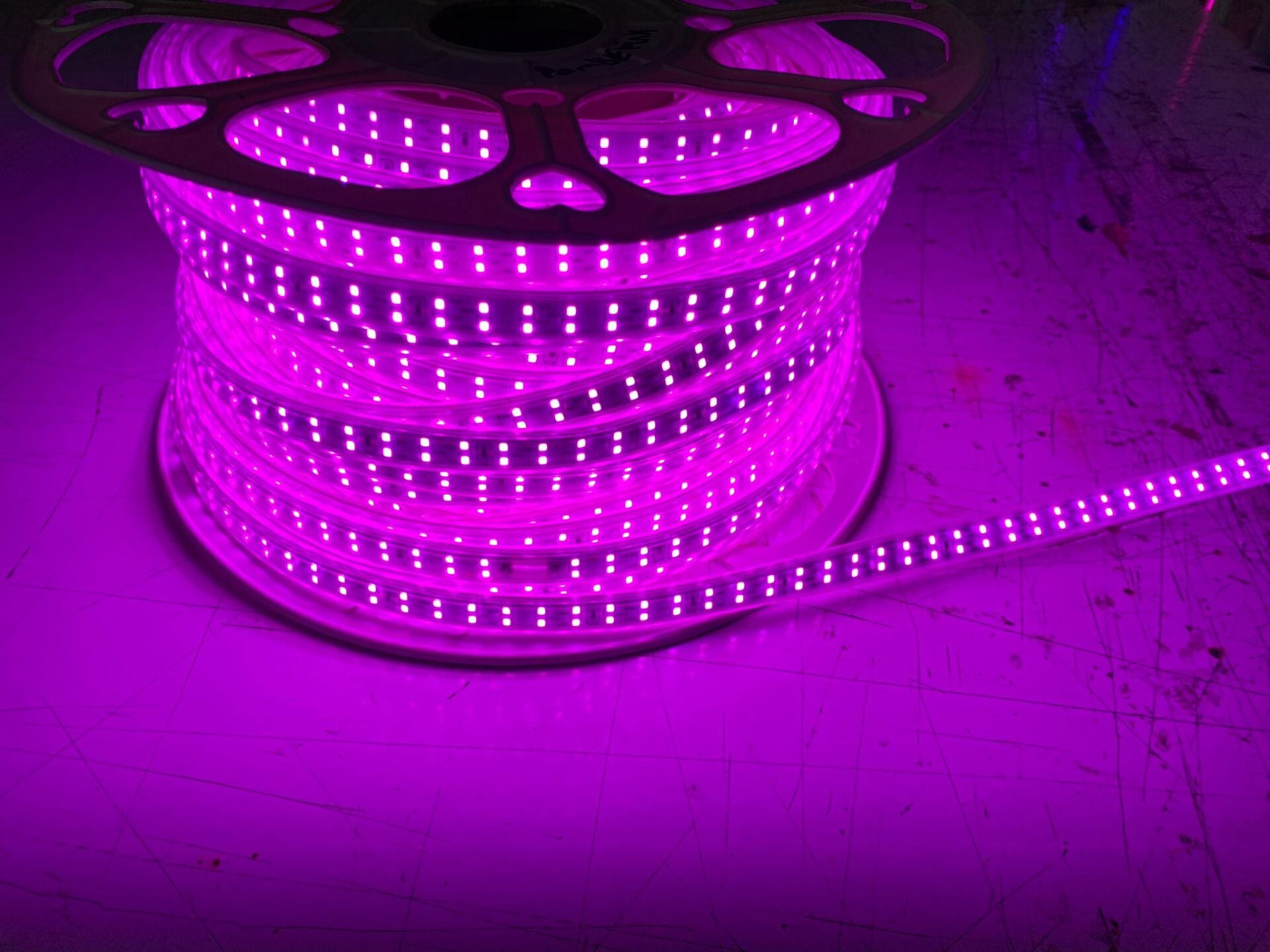 220 VOLT ÇİFT SIRA HORTUM LED PEMBE